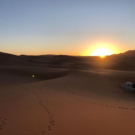 Erg Chebbi Starlight Camp Hotel เมอร์ซูกา ภายนอก รูปภาพ