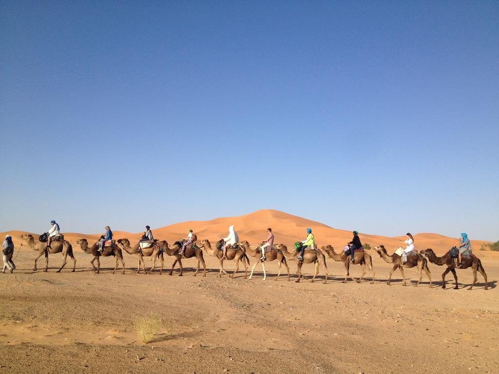 Erg Chebbi Starlight Camp Hotel เมอร์ซูกา ภายนอก รูปภาพ