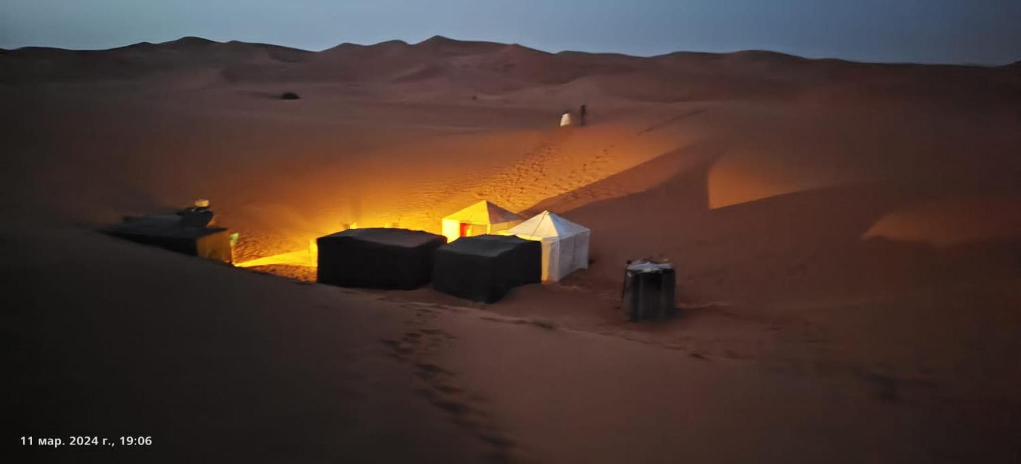 Erg Chebbi Starlight Camp Hotel เมอร์ซูกา ภายนอก รูปภาพ