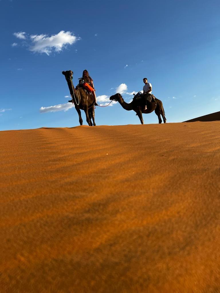 Erg Chebbi Starlight Camp Hotel เมอร์ซูกา ภายนอก รูปภาพ