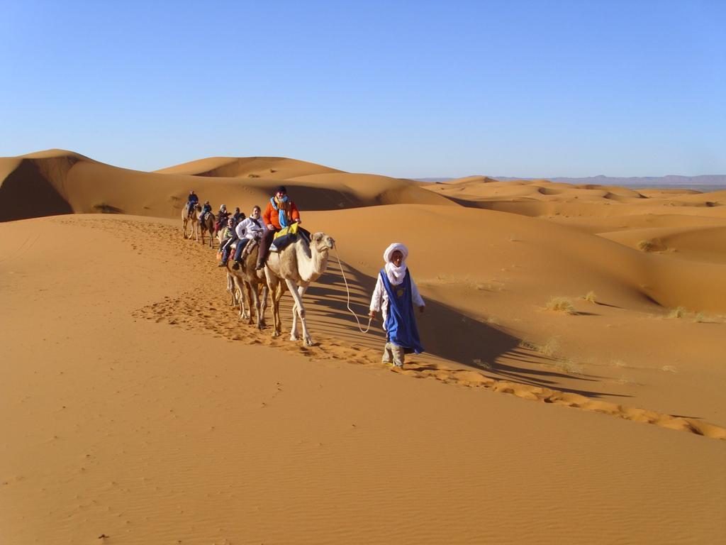 Erg Chebbi Starlight Camp Hotel เมอร์ซูกา ภายนอก รูปภาพ