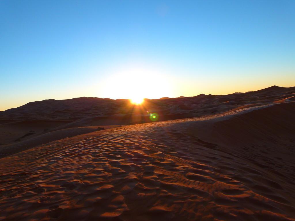 Erg Chebbi Starlight Camp Hotel เมอร์ซูกา ภายนอก รูปภาพ