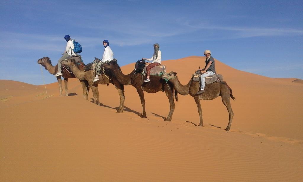 Erg Chebbi Starlight Camp Hotel เมอร์ซูกา ภายนอก รูปภาพ