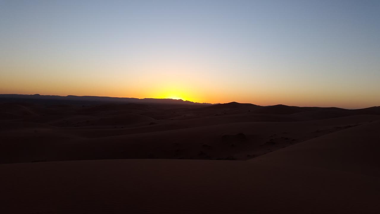 Erg Chebbi Starlight Camp Hotel เมอร์ซูกา ภายนอก รูปภาพ